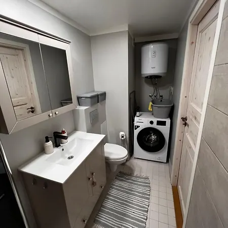 Cozy Private Wifi 1br Sleeps 4 Great Location Apartment
